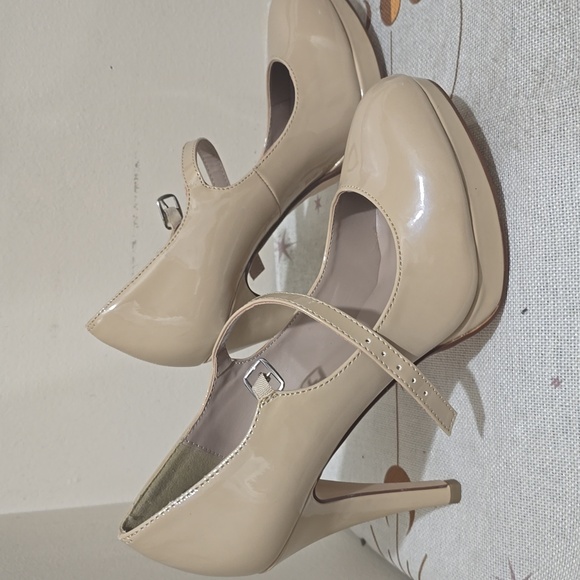 Shoes - Picture 5 of 5